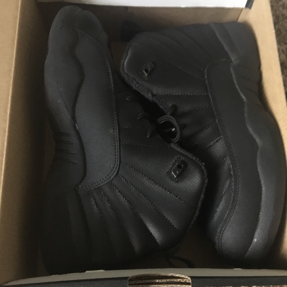 Black Jordans 12s